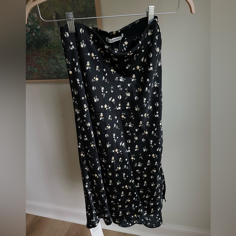 Abercrombie & Fitch Women’s Floral High Rise Satin Skirt